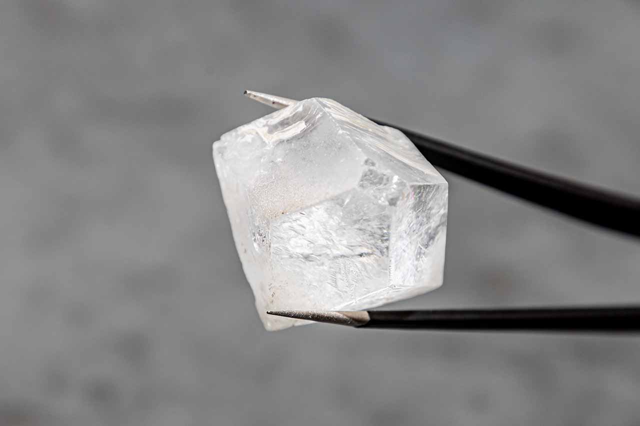 Дикость неограненные алмазы. Сырой Алмаз. Искусственные Алмазы прочность.
